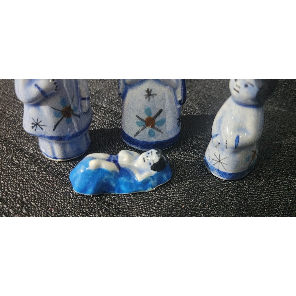 Mexican Folk Art Set Of 4 Handpainted Nativity Scene Set Blue Porcelain Vintage - Picture 2 of 4